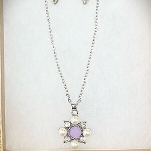 BEAUTIFUL NECKLACE AND EARRINGS SET